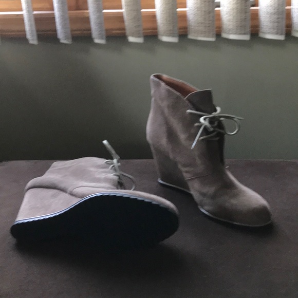 Kenneth Cole Suede Wedge booties beige - Picture 5 of 5